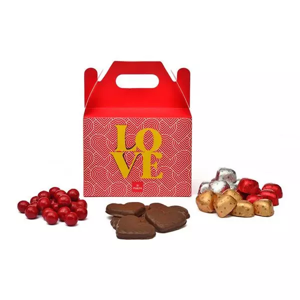 علبة بتصميم مخصص لعيد الحب مع ٣٢٥غ من الشوكولاته والكوكيز